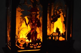 Farol antiguo decorado con velita calida HALLOWEEN (1).jpg